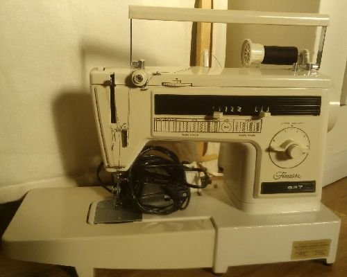 Finesse 827 Sewing Machine