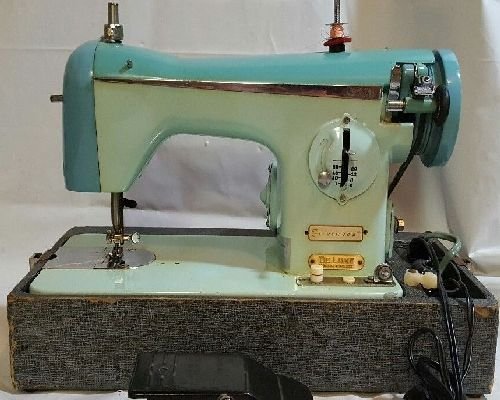 Fleetwood De Luxe Sewing Machine