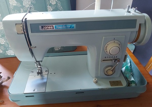 Jones Fantasy I Sewing Machine
