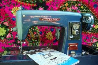 Modernage 820 Sewing Machine