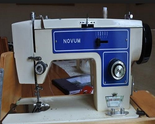 Novum Precision Deluxe Sewing Machine