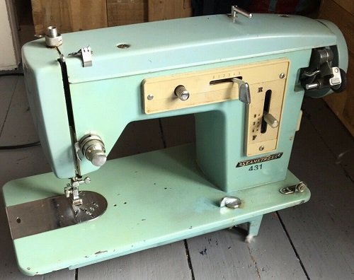 Seamstress 431 Sewing Machine