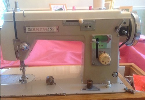 Seamstress 432 Sewing Machine