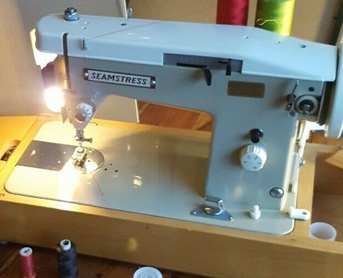 Seamstress 433 Sewing Machine