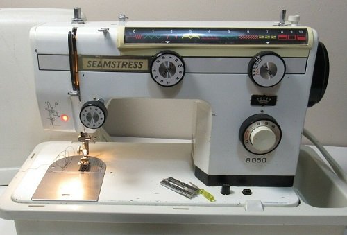 Seamstress 8050 Sewing Machine