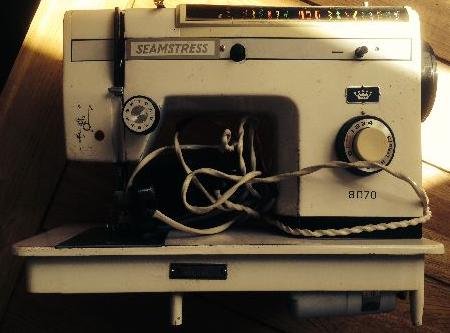 Seamstress 8070 Sewing Machine