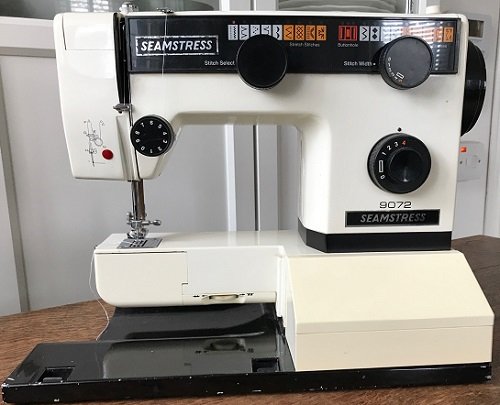 Seamstress 9072 Sewing Machine