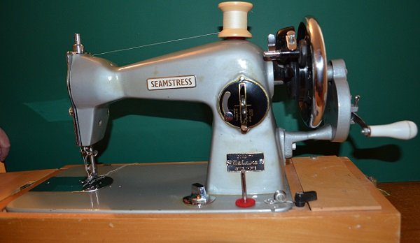 Seamstress Quality Deluxe Sewing Machine