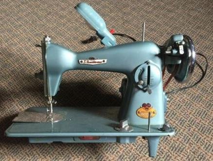 Stradivaro Deluxe Precision Sewing Machine